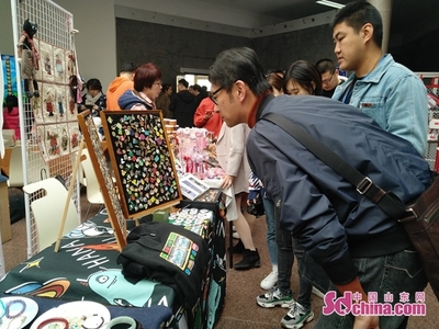 給創(chuàng)業(yè)者一個(gè)舞臺(tái),市南區(qū)人社局啟動(dòng)發(fā)光青年創(chuàng)業(yè)集市活動(dòng)